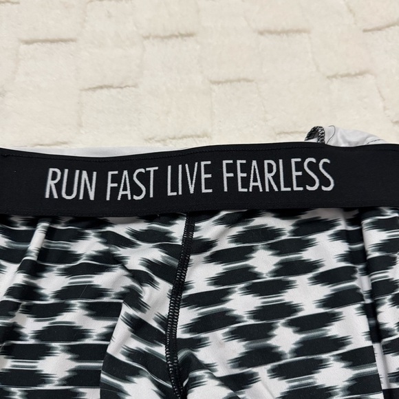 Nike Dri-Fit Printed Relay Crop Black and White Pattern Athletic Legging - Small - Picture 7 of 8